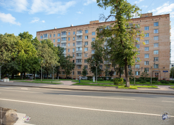 Даниловская площадь. Вид с улицы Лестева на площадь и дом №72 по Люсиновской улице. Фотограф Марина Роз.
