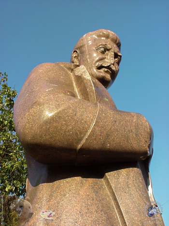Памятник Сталину под Солнцем в `Музеоне`. Фотограф Марина Роз.