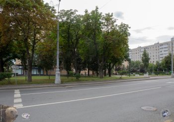 Вид на Даниловскую площадь с улицы Лестева от супермаркета `Перекрёсток`. Фотограф Марина Роз.