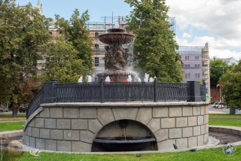 Фонтан Витали (Петровский фонтан) на Театральной (Петровской) площади. Фотограф Марина Роз.