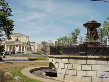 Фонтан на Театральной площади. Вид на Большой театр. Фотограф Марина Роз.