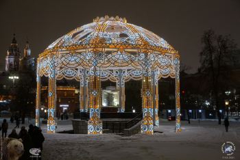 Фонтан `Витали` с зимней подсветкой. Фотограф Марина Роз.