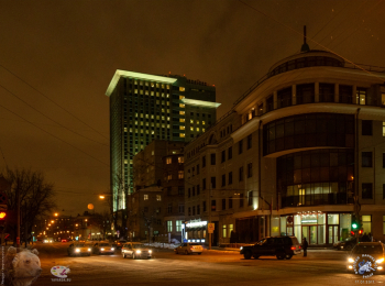 `Инвестторгбанк` в Москве на Дубининской улице (справа) и `Роснефть` вдалеке. Фотограф Марина Роз.