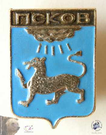 Значок `Псков`. Городской герб-щит. Лев и Солнце.