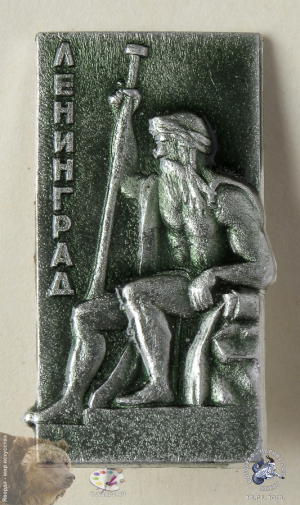 Значок `Ленинград. Ростральные колонны`.