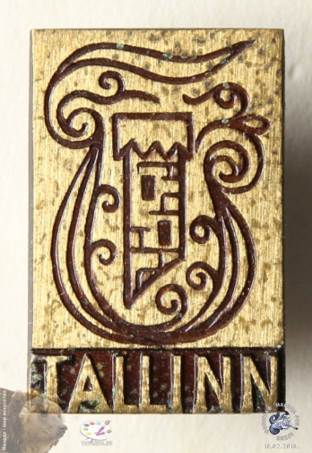 Значок `Tallinn` (Таллин) с изображением башни или дымоходной трубы