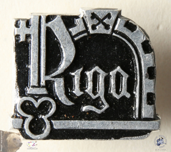 Значок `Riga`. Ключи над аркой ворот