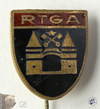 Значок `Riga` (Рига). Щит с башнями и ключами.