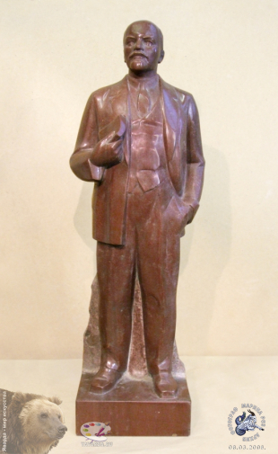 Седов Михаил Родионович. В.И.Ленин. Шокшинский кварцит. h-89. 1989. Собрание семьи скульптора.