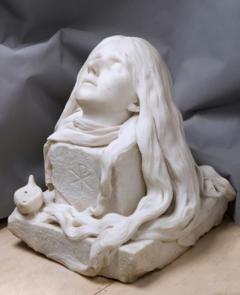 Беклемишев Владимир Александрович. Голова христианки. Мрамор. 19 век. Новгородский государственный объединенный музей-заповедник.