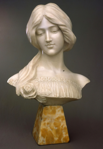 Диллон Мария (Мина) Львовна. Голова девушки. Мрамор. 43,5х41,5х23,5. 1890-е. Нижнетагильский музей изобразительных искусств.