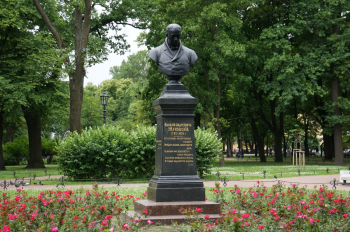 Крейтан Василий Петрович. Памятник Жуковскому в Александровском саду. Бронза. 1887. Санкт-Петербург.