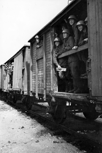 Устинов Александр Васильевич. Поезд идёт на фронт. 1941. Музейное объединение `Музей Москвы`.