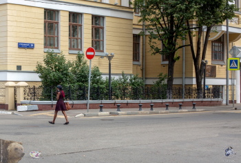 Стремянный переулок в месте слияния с улицей Щипок. Фотограф Марина Роз.