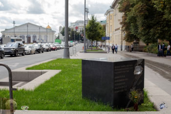 Памятник жертвам терракта на Моховой улице. Фотограф Марина Роз.