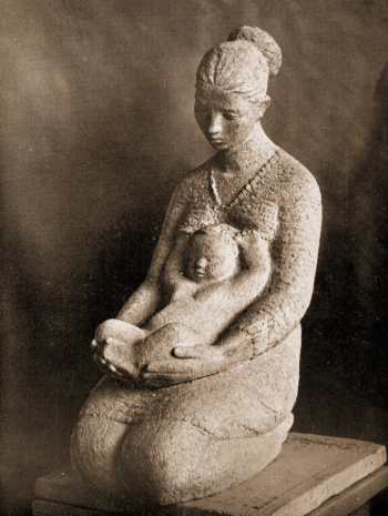 Венкова Ия Андреевна. Материнство. Гранит. 100х42х60. 1972. Смоленский государственный музей-заповедник.