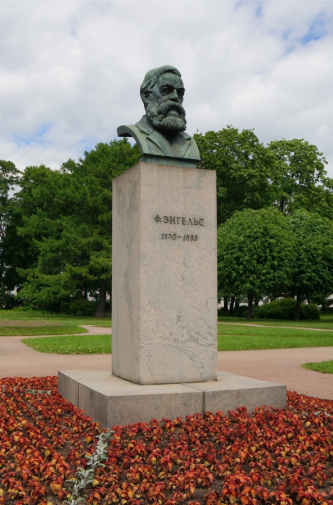 Евсеев Сергей Александрович. Памятник Энгельсу в саду Смольного. Бронза, гранит. 1934. Государственный музей городской скульптуры.