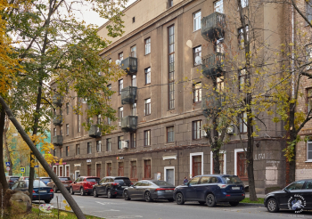 Дом №17, корпус 1 по улице Серпуховской вал. Реально в 5-м Рощинском проезде. Фотограф Марина Роз.