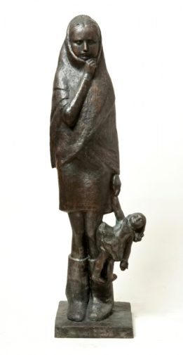 Рыбалко Валентина Лаврентьевна. Блокада. 1941. Бронза. 130х30х25. 1985. Государственный Русский музей.