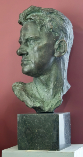 Кибальников Александр Павлович. Портрет В.В.Маяковского. Бронза. 60х33х30. 1956. Волгоградский музей изобразительных искусств имени И.И.Машкова.