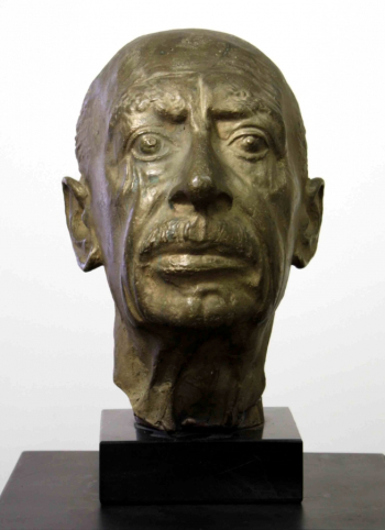 Клыков Вячеслав Михайлович. Портрет И.Ф.Стравинского. Бронза. 34,9х20,8х27,3. 1981. Курская государственная картинная галерея имени А.А.Дейнеки.
