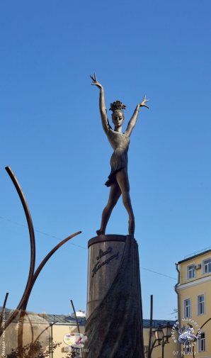 Автор памятника Майе Плисецкой - скульптор Митрошин Виктор Фёдорович. Фотограф Марина Роз.