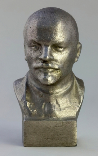 Дудник Виктор Иванович. Бюст В.И.Ленина. Силумин. 10,5х5,7х5,5. 1980-е. Новосибирский государственный краеведческий музей.