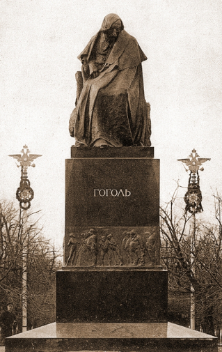 Памятник Гоголю на Никитском бульваре. 1909 год. Неизвестный фотограф.