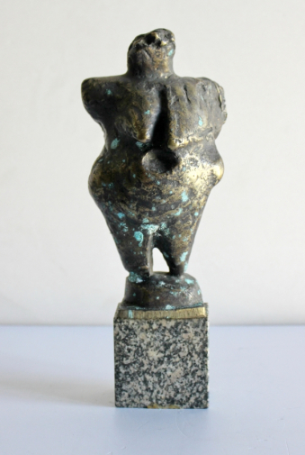 Ершов Михаил Михайлович. Люся. Бронза. 22х9х6,5. 1991. Государственный музей городской скульптуры (Санкт-Петербург).