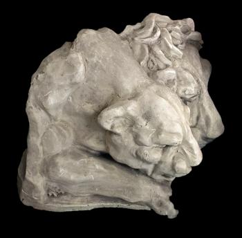 Никифорова-Кирпичникова Екатерина Дмитриевна. Лев и львица. Гипс. 50х94х62. 20 век. Калужский музей изобразительных искусств.