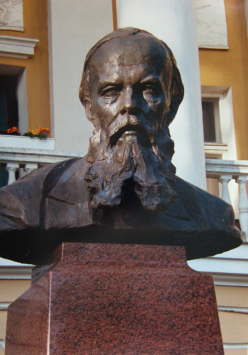 Евдокимов Валерий Андреевич. Достоевский (бюст). Бронза, гранит. 2002. Таллин.