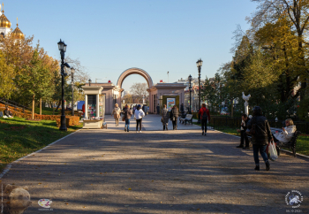 Метро Кропоткинская. Вид с Гоголевского бульвара. Фотограф Марина Роз.