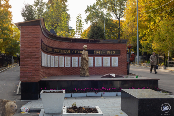 Общий вид памятной композиции. Даниловский некрополь. Фотограф Марина Роз.