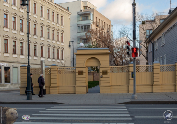 Вход во двор музея с Остоженки. Фотограф Марина Роз.