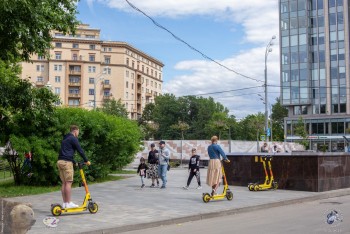 Начало Титовского проезда. Вид на Ленинский проспект. Фотограф Марина Роз.
