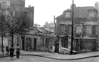 Бато-Лавуар (Bateau-Lavoir) - монмартрское общежитие для нищих художников в 1910 году. Неизвестный фотограф.