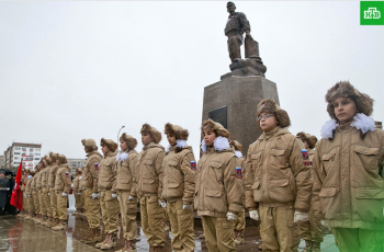 Памятник Герою России Александру Прохоренко в Оренбурге. Неизвестный фотограф.
