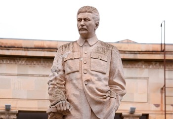 Снесённый памятник Сталину в Рузе. Неизвестный фотограф.