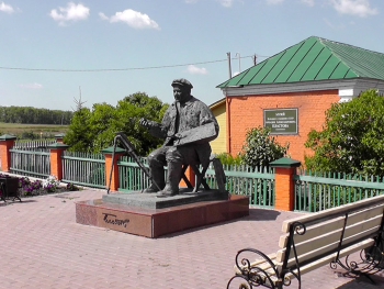 Памятник художнику Аркадию Пластову в Прислонихе. Неизвестный фотограф.