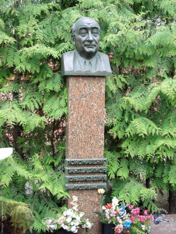 Памятник Пономаренко Пантелеймону Кондратьевичу. Фотограф Марина Роз.