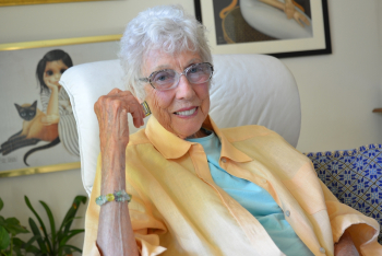 Маргарет Кин (Margaret Keane), при рождении Пегги Дорис Хокинс (Peggy Doris Hawkins). Неизвестный фотограф.