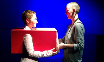 Боряна Росса в Москве даёт `щупать` свою `грудь`. 2013. Неизвестный фотограф.