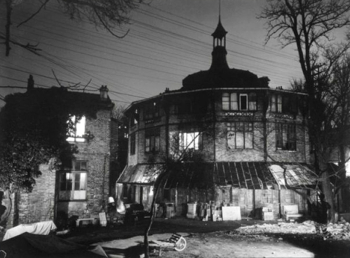 Улей (La Ruche) - фаланстер в Париже, общага для художников. Неизвестный фотограф.