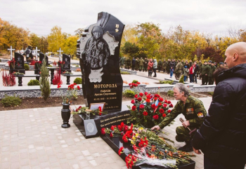 Памятник Мотороле в Донецке. Неизвестный фотограф.