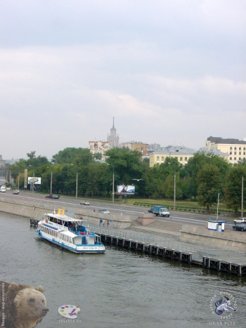 Причал `Новоспасский мост`. Вид с Новоспасского моста. Фотограф Марина Роз.