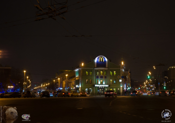 Макдональдс у станции метро Добрынинская. Фотограф Марина Роз.