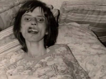 Анна-Элизабет Михель (Anna Elisabeth Michel), более известная как Аннелиза Михель (Anneliese Michel). Неизвестный фотограф.