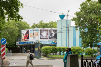 Кинотеатр `Алмаз` (Алмаз Синема Алмаз) в Москве. Фотограф Марина Роз.