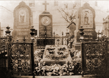 Кладбище Новоспасского монастыря в Москве. Неизвестный фотограф.