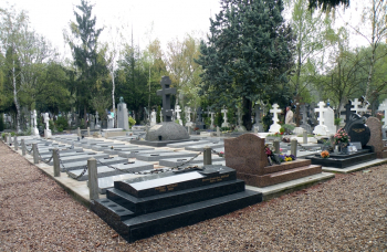 Кладбище `Сент-Женевьев-де-Буа` (Sainte-Geneviève-des-Bois Russian Cemetery). Неизвестный фотограф.